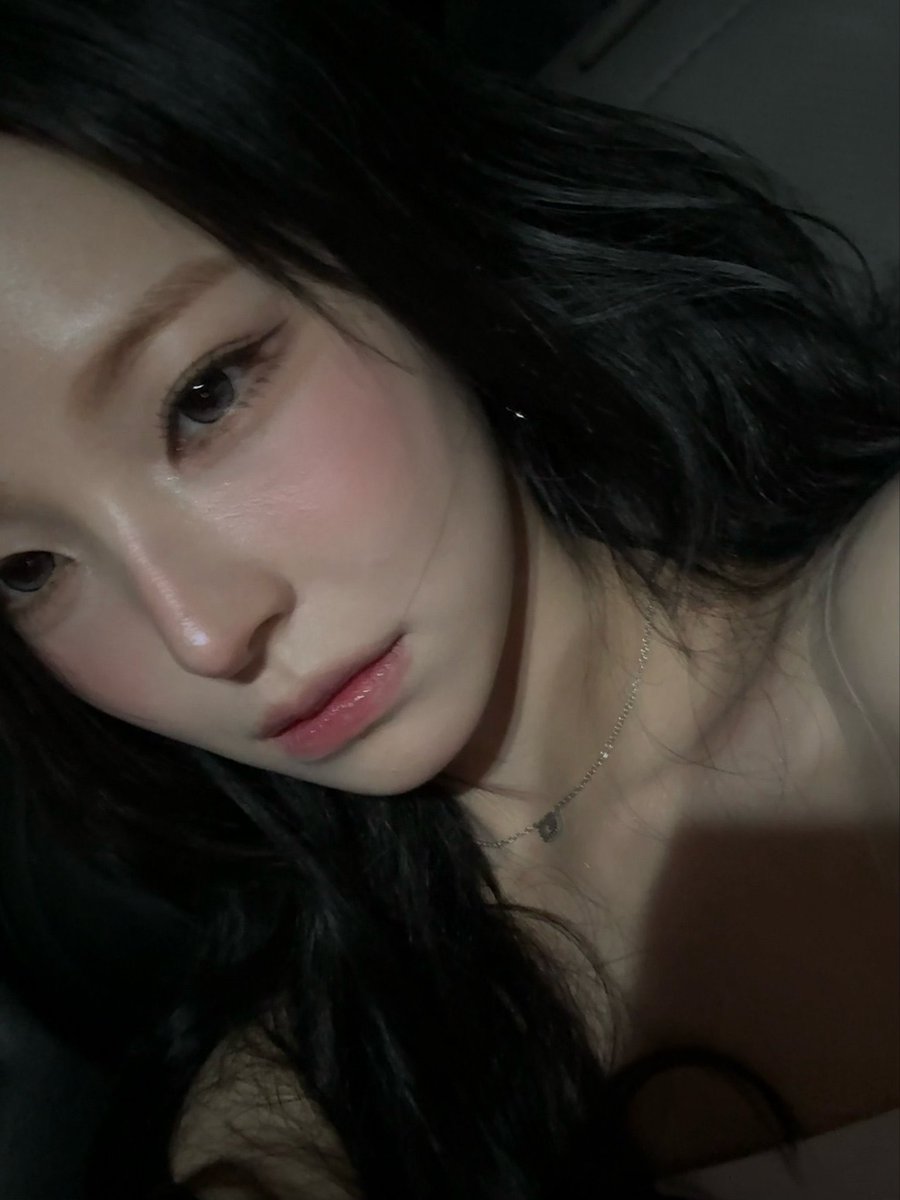 jiheonniy's tweet photo. Monday mood https://t.co/6KeRzaiWtm