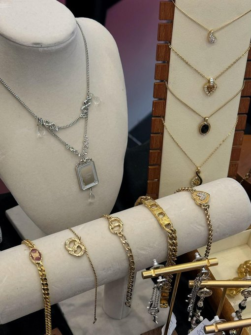 Bella_Miller34's tweet photo. Vintage designer jewelry drop ✨Mix of timeless gold‑tone hardware pieces &amp; unique silver statement necklaces. https://t.co/U4a59ZiTdf