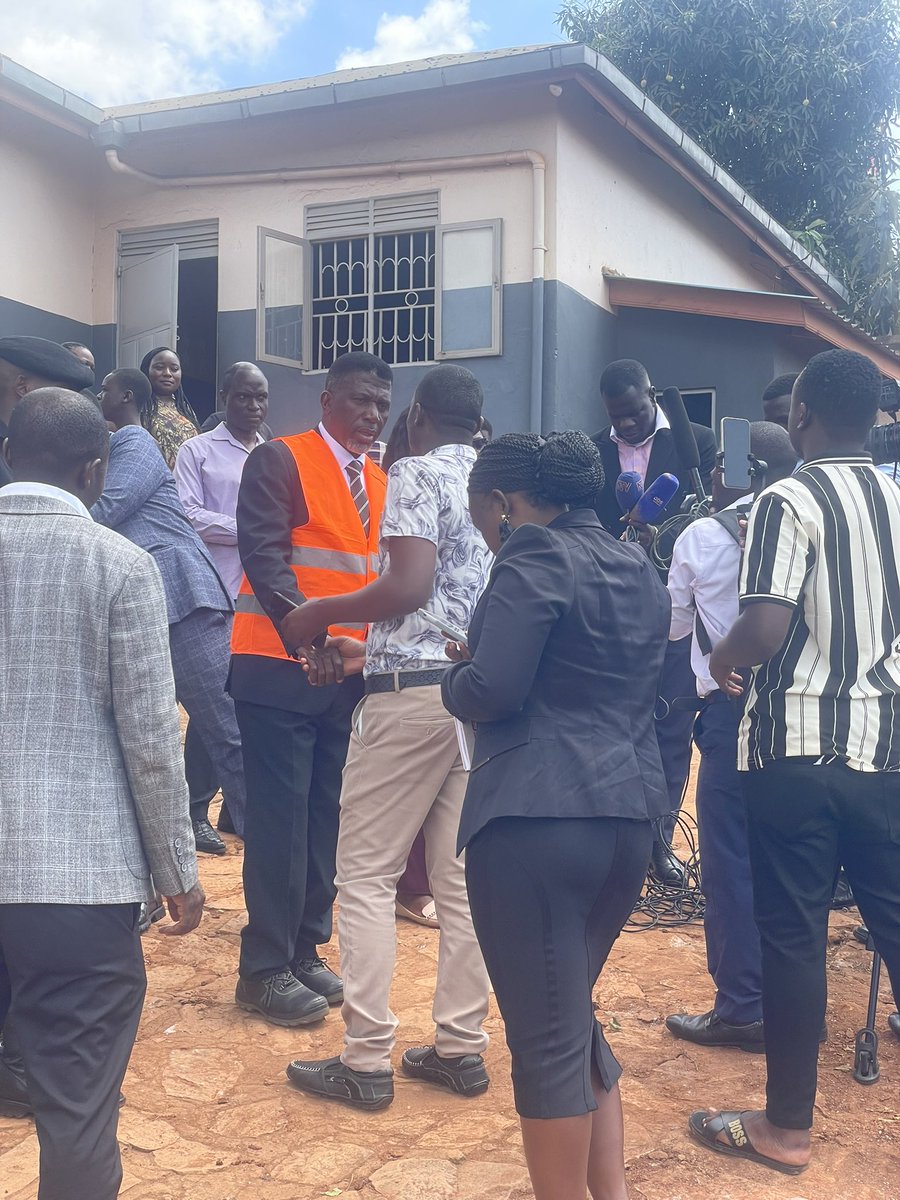 RonaldBalimwezo's tweet photo. Follow-up inspection on UCC Drive shows remedial works have begun after our intervention. We’ve directed the consultant to enforce standards. Public money must deliver value. We will continue holding contractors accountable. https://t.co/E94gdc7CZW