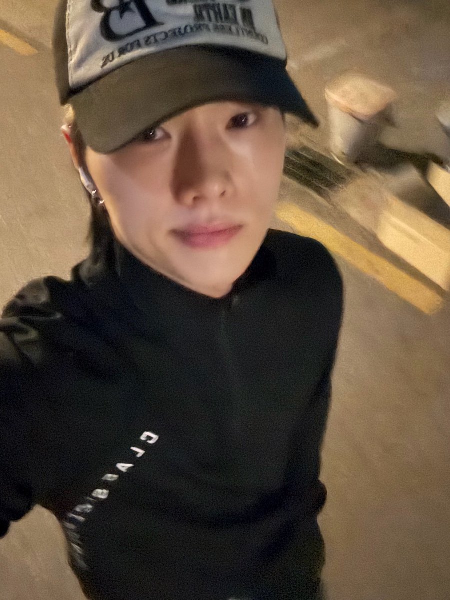 dubu_o0's tweet photo. 날씨 시원해졌으니까 민둥얼굴로 런닝셀카 보내주실 똔깨구해요 https://t.co/4fORG9TYEo