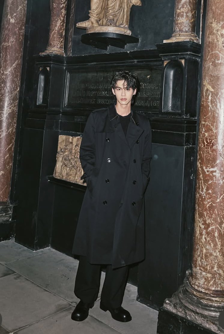 GooddayEnews's tweet photo. “ไบร์ทวชิรวิชญ์”  โกลบอลแบรนด์แอมบาสเดอร์ของ Burberry อัพเดทลุคเท่ ก่อนจะร่วมชมโชว์ Burberry Summer 2027 Show ที่จะจัดขึ้นในวันอังคารที่ 22 กันยายน เวลา 2:00 น. ตามเวลาประเทศไทย 

#BurberryxBRIGHT 
#Burberry 
#bbrightvc 
#GooddayEnews https://t.co/GitQedCbCi