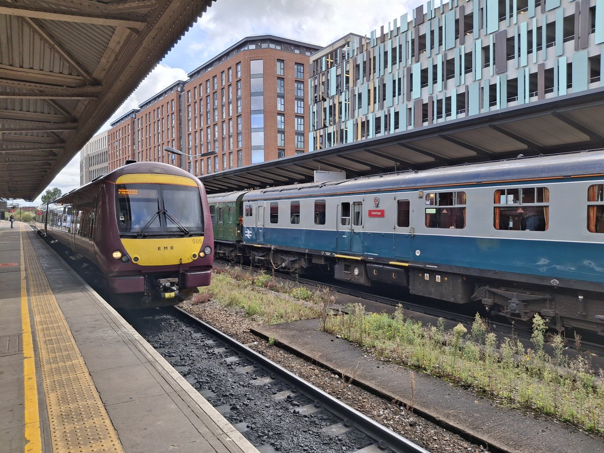 thomas_adderley's tweet photo. 1013 &amp; 1001 on Hastings Diesels Limited Megawatt Valley Venturer. https://t.co/mXUxuHRdLK