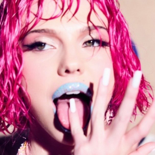 BuzzingPop's tweet photo. “Nicole Kidman” by ADÉLA reaches a new peak of #2 on US Spotify chart with 995k streams. https://t.co/i0PCmKePaT