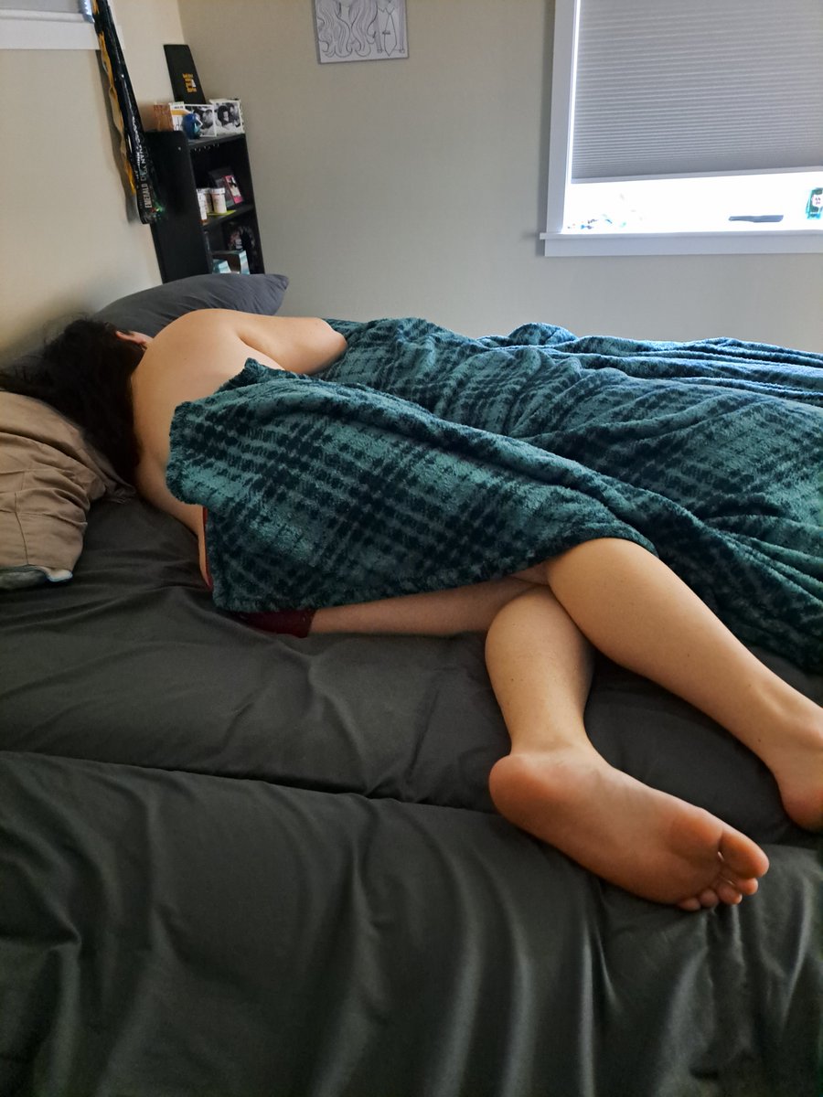megawatts97's tweet photo. Just wanna lay in bed, wanna join me? https://t.co/H5rzfqC0E4