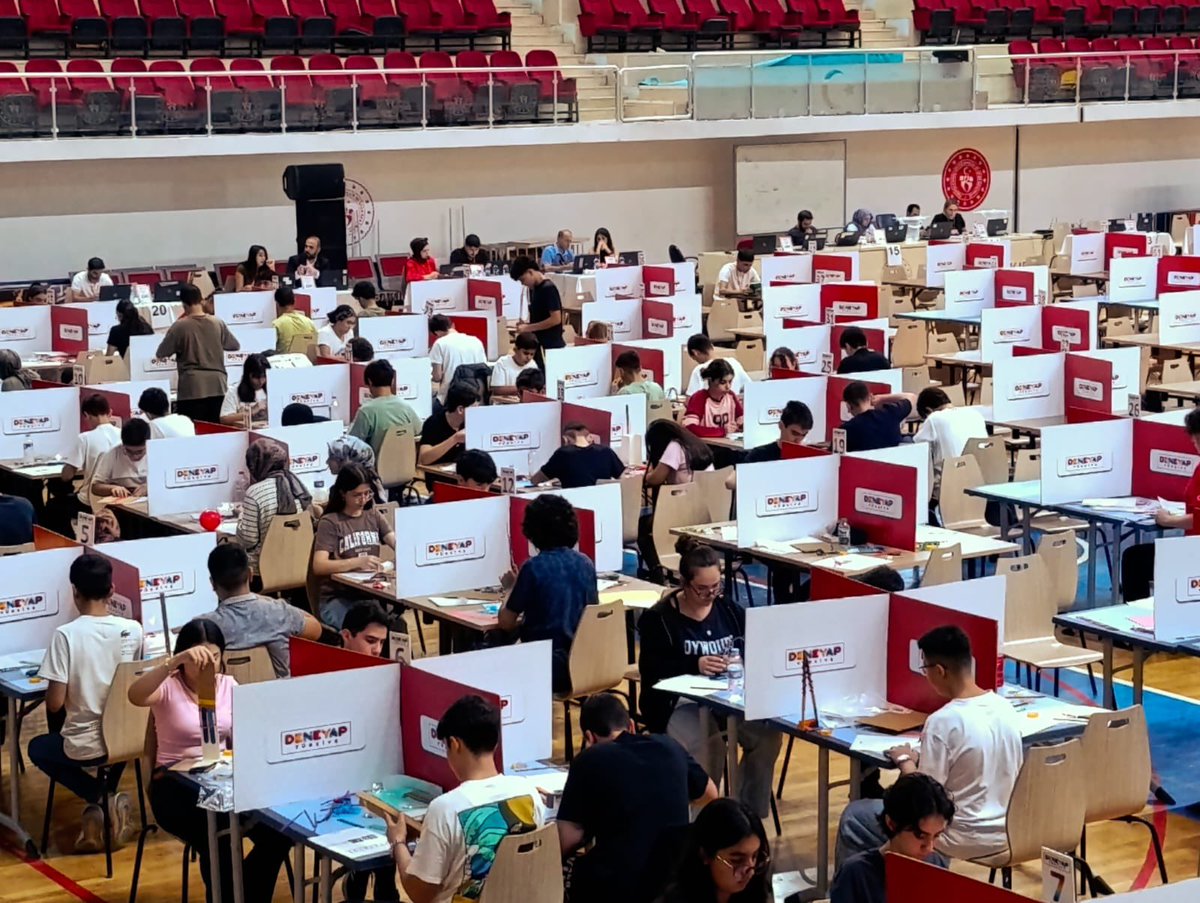 GSB_SurGM's tweet photo. 💻 Bilgi, beceri ve hayaller aynı sahnede!

Deneyap Uygulama Sınavı’nda gençlerimiz; ürettiler, düşündüler, çözüm geliştirdiler ve yeteneklerini ortaya koydular. 🚀

Her fikir yeni bir başlangıç, her deneme geleceğe atılan bir adım… 🌟
#surgm https://t.co/7BYZu5ods1