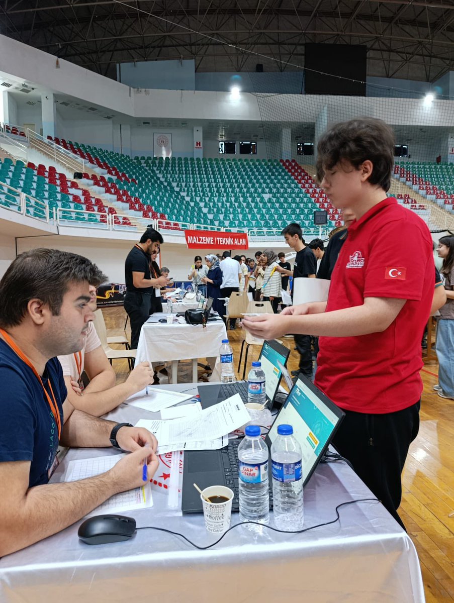 GSB_SurGM's tweet photo. 💻 Bilgi, beceri ve hayaller aynı sahnede!

Deneyap Uygulama Sınavı’nda gençlerimiz; ürettiler, düşündüler, çözüm geliştirdiler ve yeteneklerini ortaya koydular. 🚀

Her fikir yeni bir başlangıç, her deneme geleceğe atılan bir adım… 🌟
#surgm https://t.co/7BYZu5ods1