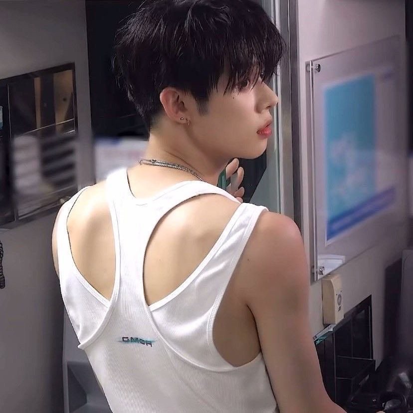 13amtori_txt's tweet photo. 제가 날개 달려 있는 사람을 봤다니까요 https://t.co/gi08KSlgKE