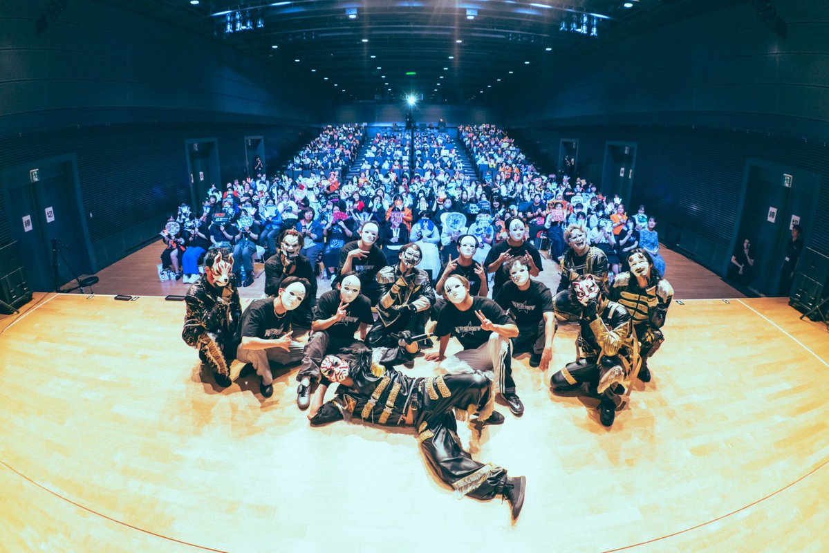 o_menz_official's tweet photo. ファンミ1日目終了しました！！

7人による初ファンミーティングは
如何でしたでしょうか？？

勿論、明日もあります！！
チケットは現在も販売中🎫
https://t.co/D0zyC8dDZy

ご来場お待ちしております🙌🏻

#OMENZ
#ワルダクミ
#MASKSQUAD https://t.co/hBZGKSIwcx