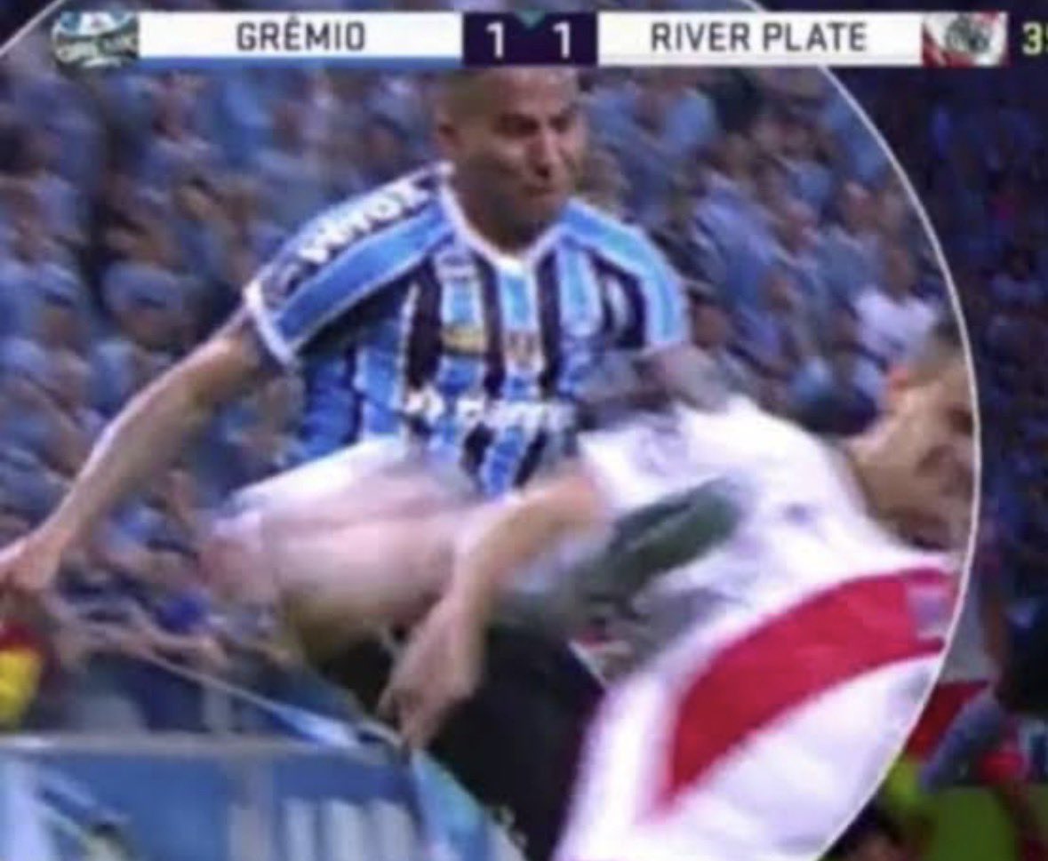 knoblixeneize's tweet photo. @HoyRoboBoca @tapiachiqui @FedericoBeligoy si le robaste a todos, lloras como una puta, y te beneficiaron en la b y desde 2014 en adelante, gallardo nunca fue alguien ganador.
Siempre fue beneficiado, esa copa manchada a gremio a racing a independiente a todos les robaste, se tenía q definir en tu cancha y te cagaste 😂😂 https://t.co/eqfW3aUZ34
