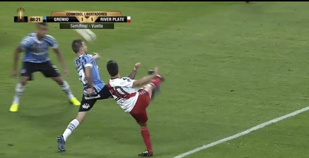 knoblixeneize's tweet photo. @HoyRoboBoca @tapiachiqui @FedericoBeligoy si le robaste a todos, lloras como una puta, y te beneficiaron en la b y desde 2014 en adelante, gallardo nunca fue alguien ganador.
Siempre fue beneficiado, esa copa manchada a gremio a racing a independiente a todos les robaste, se tenía q definir en tu cancha y te cagaste 😂😂 https://t.co/eqfW3aUZ34