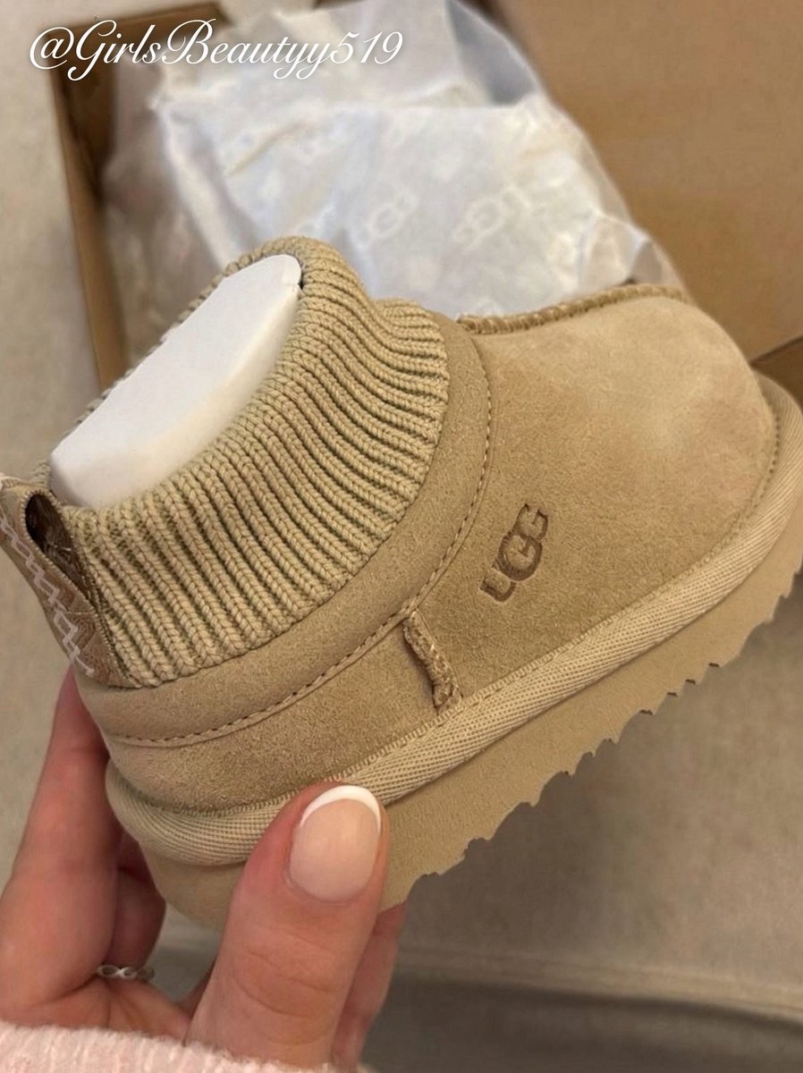 GirlsBeautyy519's tweet photo. omg the mini baby uggs are the absolute cutest 🥹 https://t.co/KmTVKX4teA