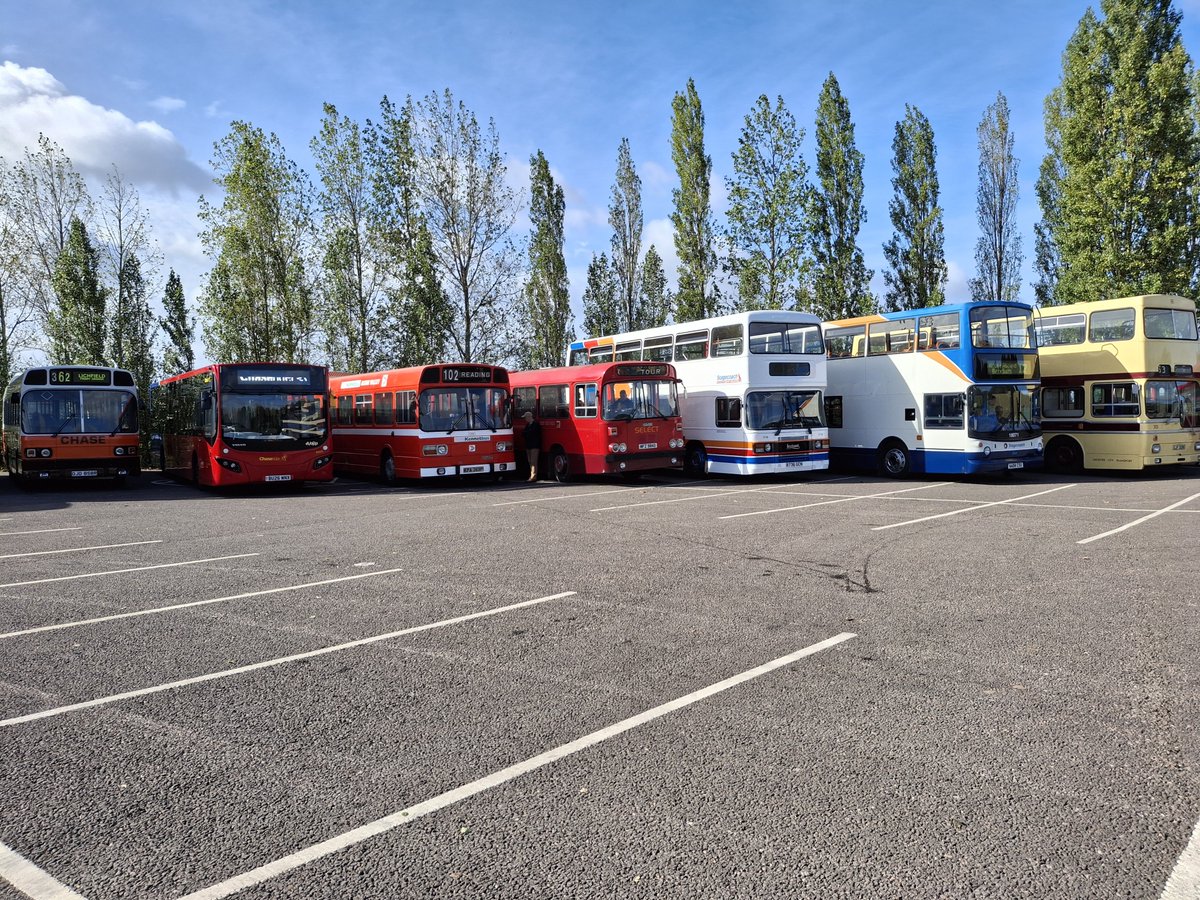 thomas_adderley's tweet photo. Various Heritage Busses at Statfold Country Park's Statbus. https://t.co/bh7h8t4vka