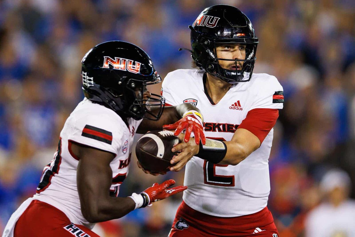 FCRecruits's tweet photo. LETS DISCUSS RECRUITING 

C/o 27, 28, 29 &amp; 30! If You Are Interested In Being Recruited By Northern Illinois University ( @NIU_Football ) COMMENT film, RETWEET &amp; DM us. We Are Sending Over Playmakers For Evaluation.

Coaches &amp; Parents Reach Out!

#TheHomeOfRecruiting🏭 https://t.co/F34wRXJ9mm