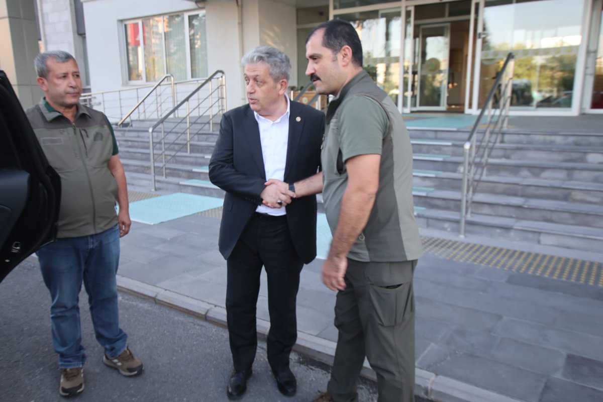 KayseriDKMP's tweet photo. Kayseri Milletvekili Sayın Bayar ÖZSOY, Kayseri Doğa Koruma ve Milli Parklar İl Müdürümüz Sami YILMAZ'ı makamında ziyaret etti.
Ziyarette, Müdürlüğümüzün ilimizde yürüttüğü çalışmalar hakkında kendilerine bilgi verildi.
Nazik ziyaretleri için kendilerine teşekkür ederiz. https://t.co/N2IV5hqwHZ