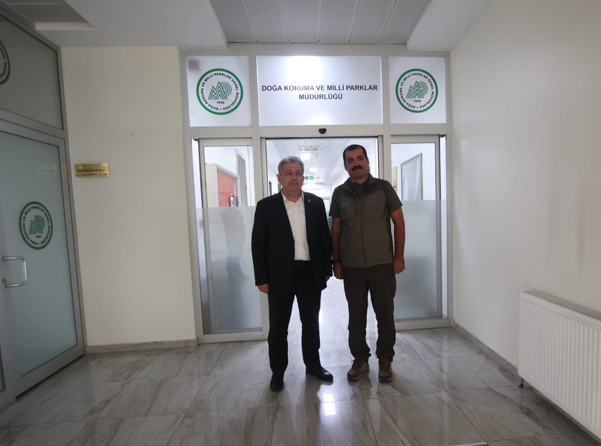 KayseriDKMP's tweet photo. Kayseri Milletvekili Sayın Bayar ÖZSOY, Kayseri Doğa Koruma ve Milli Parklar İl Müdürümüz Sami YILMAZ'ı makamında ziyaret etti.
Ziyarette, Müdürlüğümüzün ilimizde yürüttüğü çalışmalar hakkında kendilerine bilgi verildi.
Nazik ziyaretleri için kendilerine teşekkür ederiz. https://t.co/N2IV5hqwHZ