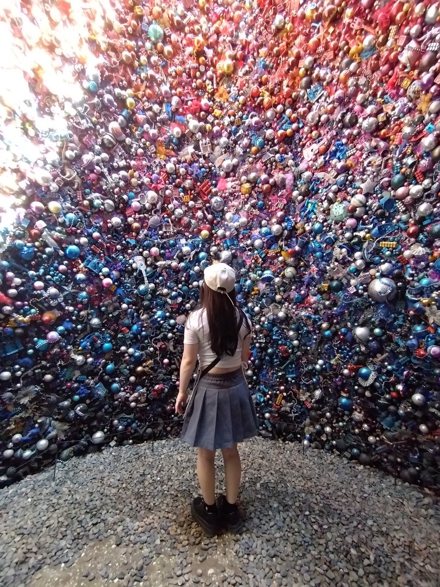 126aya1004's tweet photo. 秋服見てて、これオシャレだなって思ったんだけど、どれがいいと思いますか？
ちなみに私の後ろ姿は2枚目の写真です！ https://t.co/7B24UbX96M