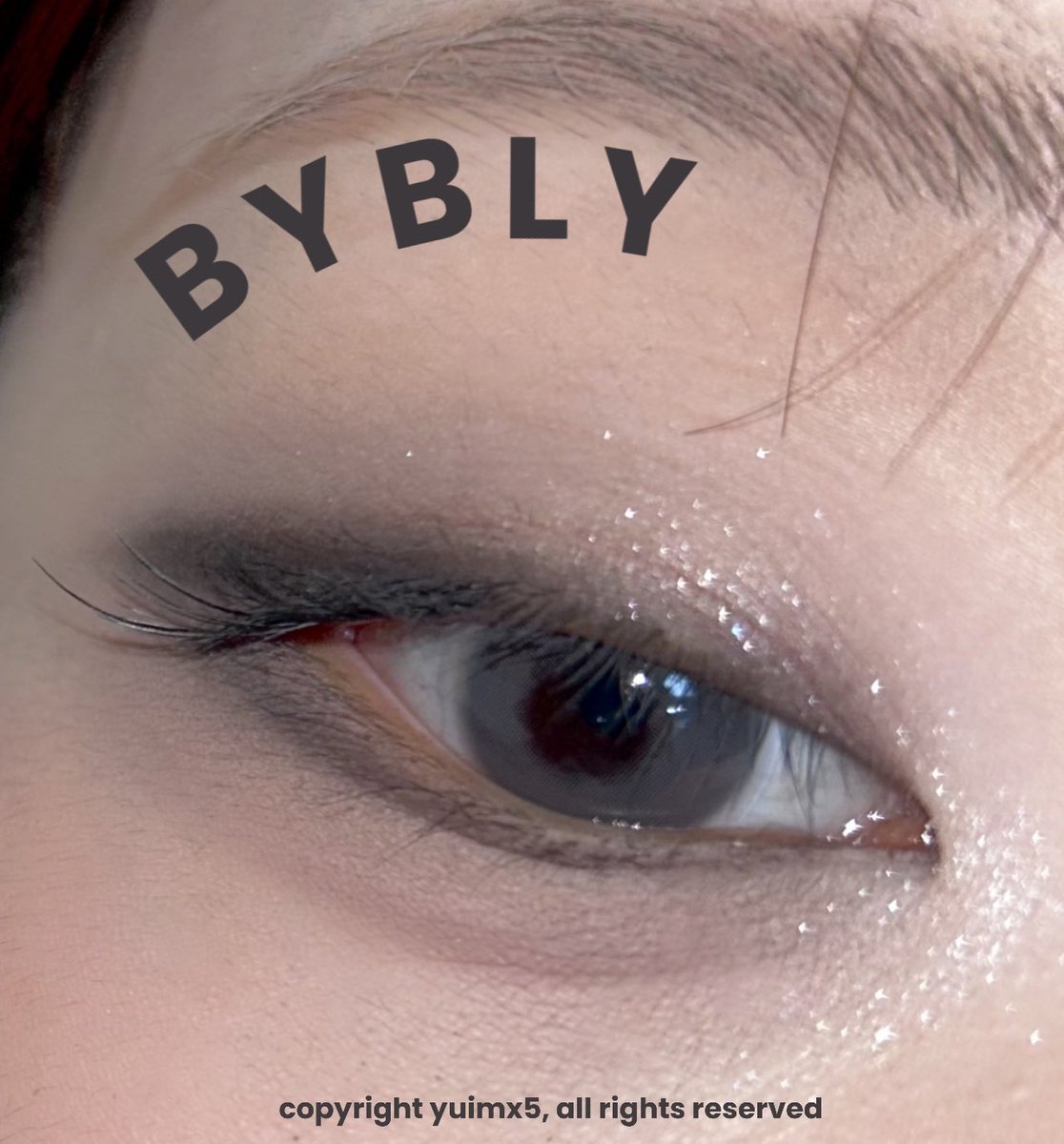 yuimx5's tweet photo. [광고] (리워드링크) #RT이벤트 @ably_beauty 
RT해주신 팔로워분들 중 2분에게 
비콜렉션 쿠폰을 제공해드립니다! (1종)

바이블리에서 드디어 색조 제품이 나오다…🖤
9/16일 새로 런칭한 따끈따끈 신제품! 
이번 BE컬렉션은 추구미별 세트로 출시해줘서 내 추구미에 따라 구매하기만 하면 끝!
넘 편한데 예쁘기까지 함…🥹

힙스터 지망생 읨은 힙 추구미 세트로 가져와봣씁니다.

자세한 내용은 타래로!