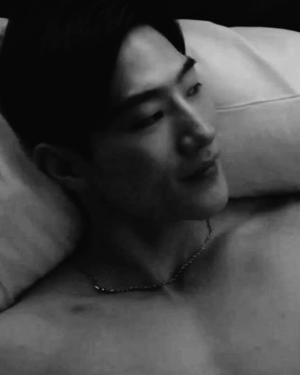 SAINTAMOUIRE's tweet photo. ️️
⟟   𝘉𝘰𝘺𝘧𝘳𝘪𝘦𝘯𝘥'𝘴 𝘏𝘰𝘶𝘴𝘦. 
➤ A perfect night to close Monday, me and my boyfriend. 

️️ https://t.co/CYXVE4w0S2