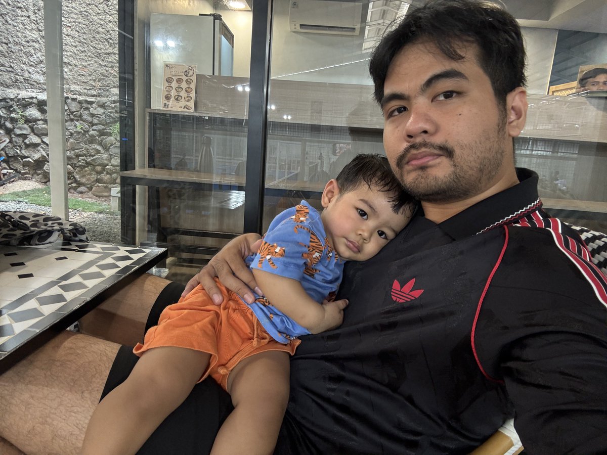 yogablabla's tweet photo. Seharian ngerayain ultah haneef kerasa fun2 aja sampe dirumah liat2 foto haneef pas newborn, langsung deh deres airmata😭 haneef udah 1 tahun aja, ga akan kerasa sebentar lagi TK terus SD SMP SMA Kuliah. I love u son❤️ https://t.co/xXgreWzfpp