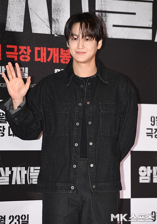 daily_Kimbum's tweet photo. NEW pictures #KimBum #KimBeom #김범 | Kim Bum at the VIP premiere of “The Assassin(s) - 암살자(들)” movie
©️NAVER https://t.co/77R2MtaJA6
