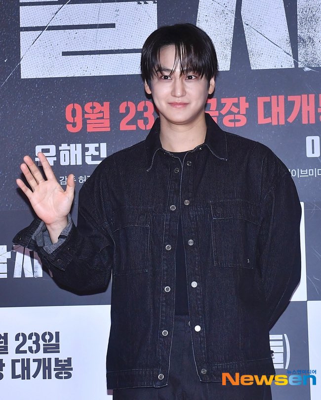 daily_Kimbum's tweet photo. NEW pictures #KimBum #KimBeom #김범 | Kim Bum at the VIP premiere of “The Assassin(s) - 암살자(들)” movie
©️NAVER https://t.co/77R2MtaJA6