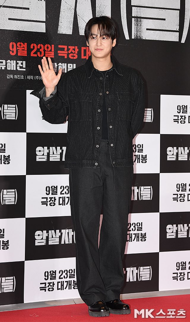 daily_Kimbum's tweet photo. NEW pictures #KimBum #KimBeom #김범 | Kim Bum at the VIP premiere of “The Assassin(s) - 암살자(들)” movie
©️NAVER https://t.co/77R2MtaJA6