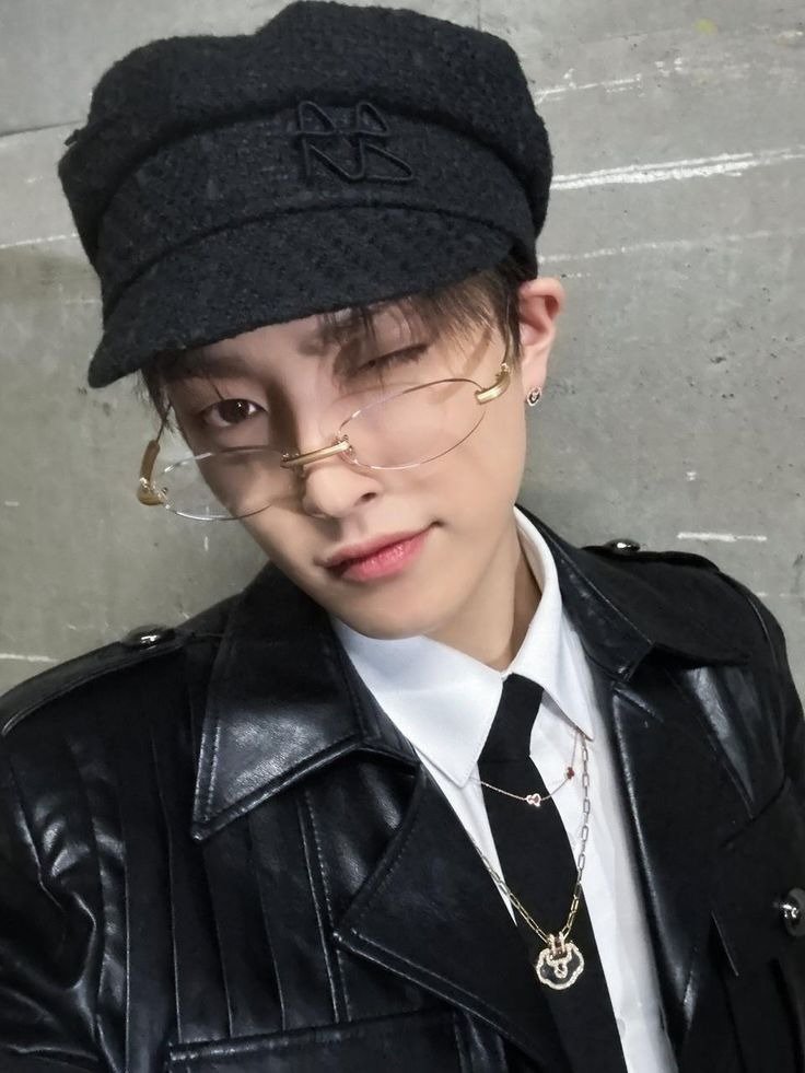 wannaberichtbh's tweet photo. Winkeu with papah 😉

#ATSD #AtinySelcaDay #ATEEZ #ATINY #hongjoong #에이티즈 #홍중 https://t.co/eZ4aVR4J7V