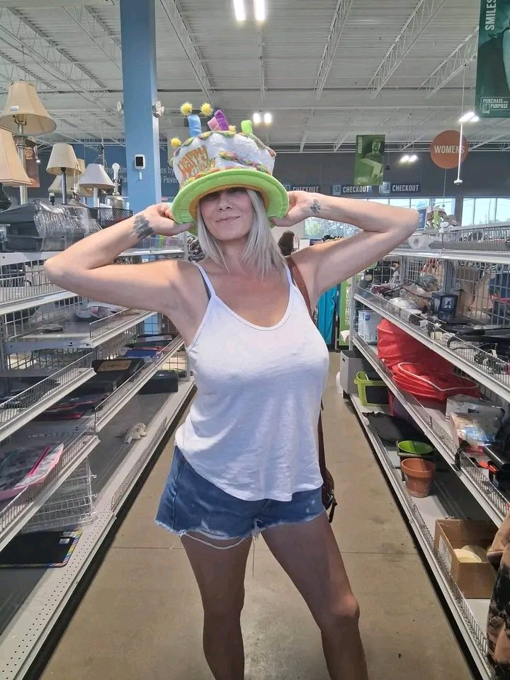SarahMarsh90862's tweet photo. "Happy Birthday to Me....." 🎶 🎂
Another Trip around the Sun and another Year of Memories in the Books! The only thing that Matters to me is that they are memories made WITH my Son! Ty God! 🎗 https://t.co/hOEOzfH5yK