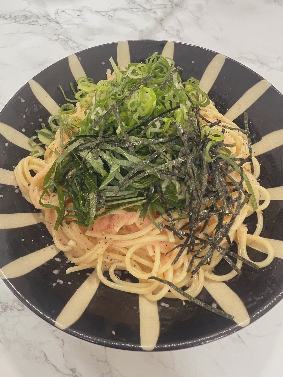 ryo47407833's tweet photo. 薬味どーん！ってぶっかけたら…たらこパスタの完成です https://t.co/xMY3aIHyHO