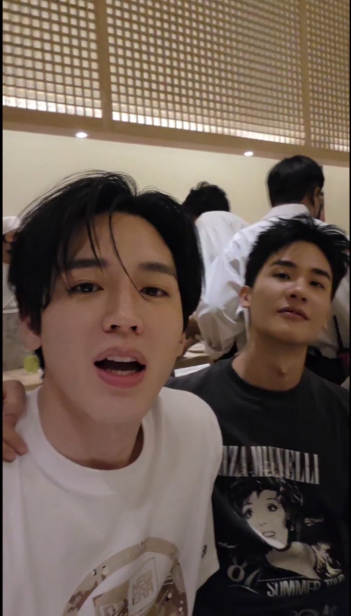 xuanxinx's tweet photo. ไหล่ฉันเป็นของเธอ ไหล่เธอเป็นของฉัน รู้แล้วค่ะพี่ https://t.co/F1PjZNLX08