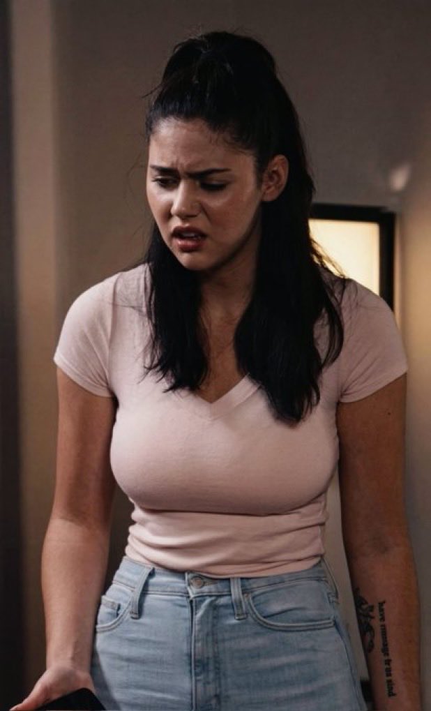 anj_shas's tweet photo. I feel she is the only actress who have chosen a wrong career option . https://t.co/CmX2QhZKfu