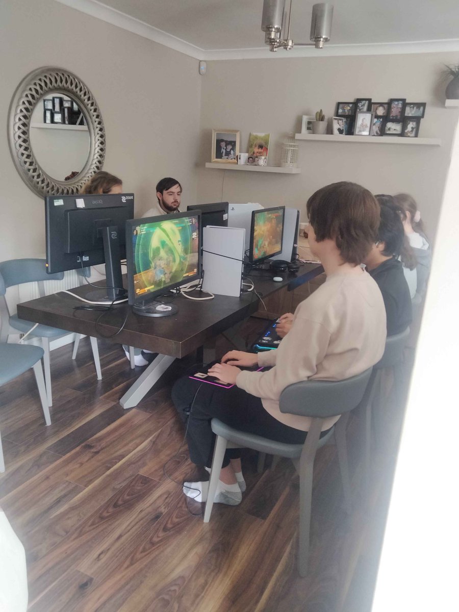 SH1N__A's tweet photo. Offline 2XKO grinding from this past weekend in Cork, about 15 local players with casuals, labbing, vod reviews a solos bracket and a duos bracket

Learning the new patch and prepping for @LeesideEvents this Saturday, where 2XKO is currently the most entered game 🔥🇮🇪 https://t.co/rh4s2wCmHu