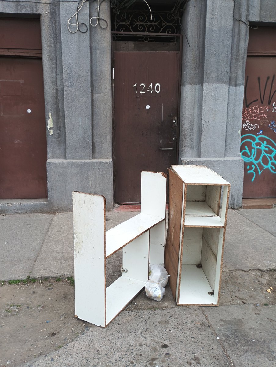 MiArte1960's tweet photo. @desbordes Estoy CHATO que estos vecinos que viven en este número botes y BOTEN basura, creen que la calle es basurero. Porfa MULTA URGENTE!!!😡😡 https://t.co/30ffkrozdJ