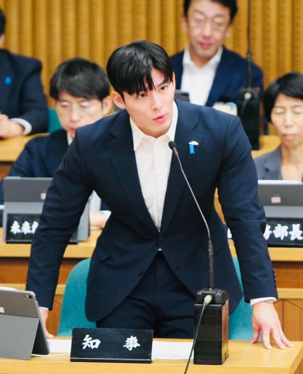 poptime's tweet photo. Aos 35 anos, Takato Ishida foi eleito como o governador mais jovem da história do Japão 👀 https://t.co/NnkMQEJSFW