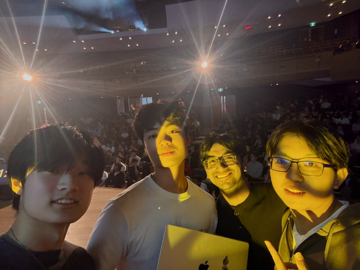 _jamesli's tweet photo. in 2024 i volunteered at htn because i didn't get accepted

in 2025, i hacked but came up short

yesterday, we won overall @HackTheNorth and @OpenAI prize track! https://t.co/JwmoT8VvVE