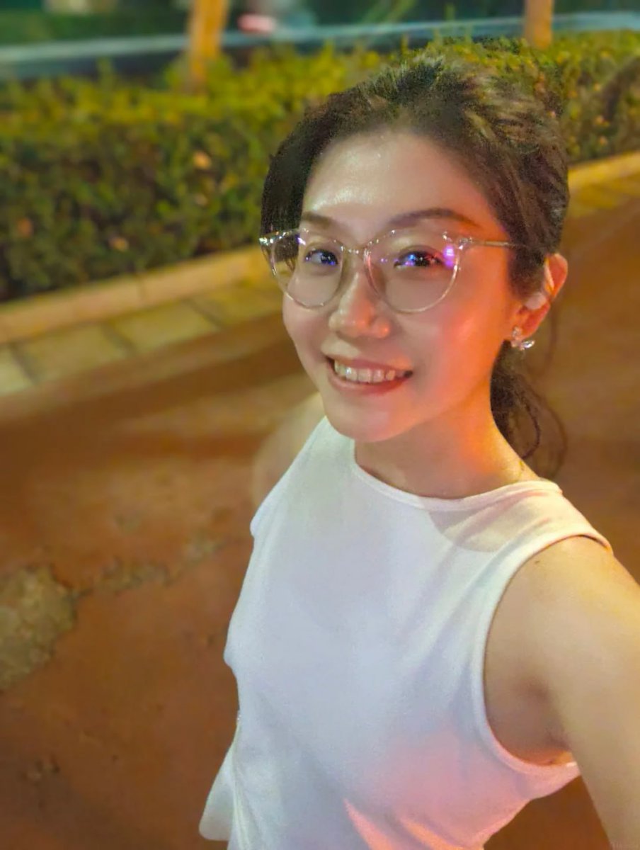 khildaLW's tweet photo. 最近排卵期上班都感觉脸烫烫的，像我这种阿姨在x这么不吃香嘛......... https://t.co/1W89dz0CkA