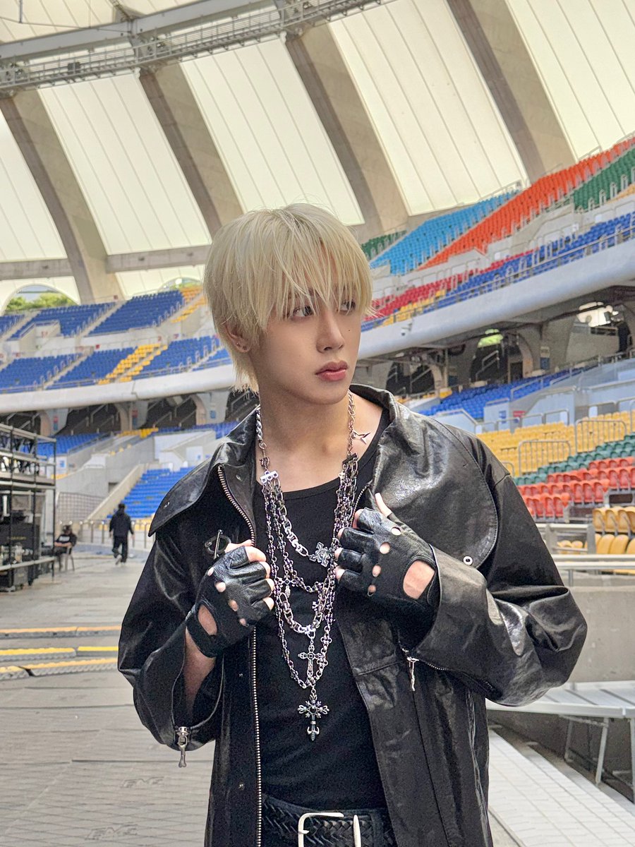 xikers_official's tweet photo. [#헌터] 𝒽𝒶𝒹𝑒𝓈 𝒶𝓃𝒹 𝓏𝑒𝓊𝓈 
#xikers #싸이커스 https://t.co/IvHZi6E5bf