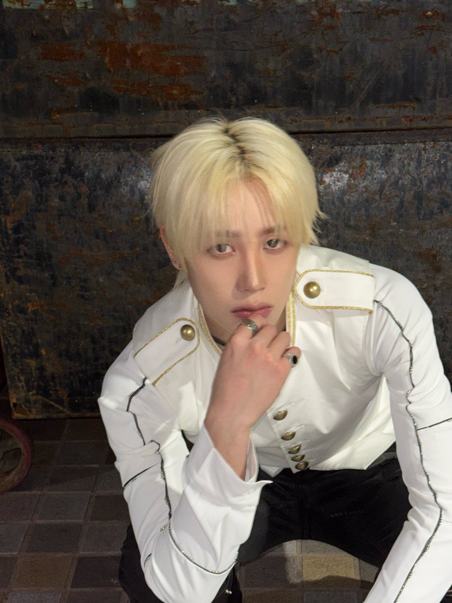 xikers_official's tweet photo. [#헌터] 𝒽𝒶𝒹𝑒𝓈 𝒶𝓃𝒹 𝓏𝑒𝓊𝓈 
#xikers #싸이커스 https://t.co/IvHZi6E5bf