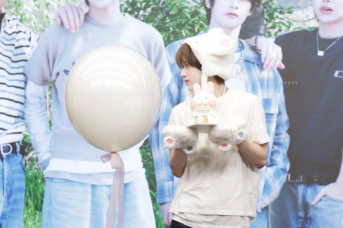 moonlitbyyou's tweet photo. 260921 팬싸 마사토 베이온
ℍ𝔸ℙℙ𝕐 𝔹𝕀ℝ𝕋ℍ𝔻𝔸𝕐🎂💕💕
これまで色んなことがあったと思うけどまさとに出会えて幸せな人がたくさんいるからこれからVENAと一緒にずっと幸せにすごせますように💕お誕生日おめでとう😻
#9월의_하늘을_닮은_마사토
#MasatoInSeptember
#MASATO #마사토
#마사토 #MASATO #マサト #VAYONN #베이온