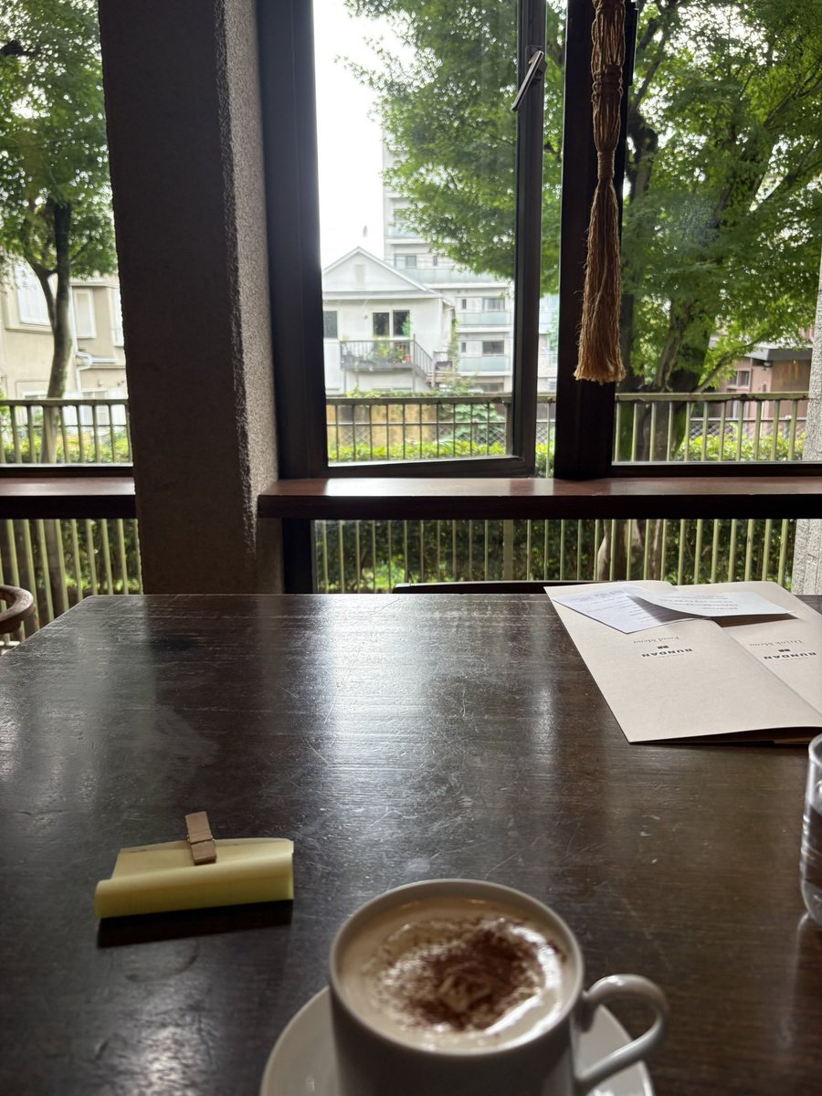 A_RM_Y0901's tweet photo. おまけ

待ち合わせ前にこの素敵な本が読めるCafeに行ってみた夏目漱石のあたたかいチョコレートは、実際に本に出てくるものらしく…その本は後ほど読もうと思う🤭
そして、お昼の呼び出しのやつが10.13だった💕
一日で、脳が沢山刺激される充実した日でした🥰楽しかった🎶 https://t.co/Us1egXSFHo