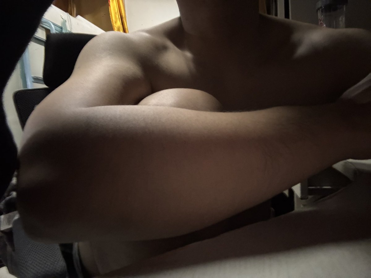 1347784Frist's tweet photo. 不想一个人睡觉 #1m #黑皮男大 https://t.co/HiRDWvYLyP