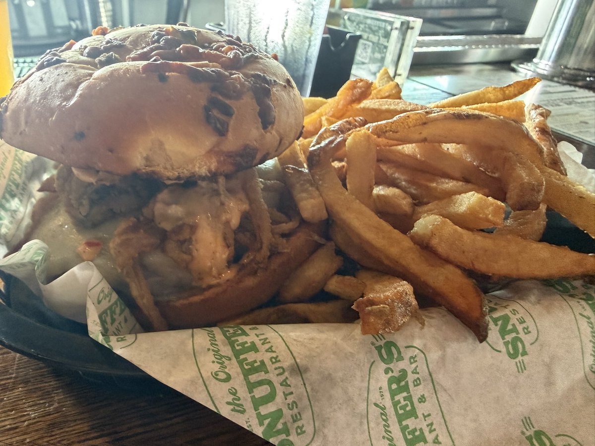 bryanfilker's tweet photo. Stop 11:

Snuffer’s 

3526 Greenville Ave Dallas TX 75206

Distance to Weber: 
1.4 miles 

SMU decor: 
Nada 👎 

Time from order to receiving food:
10 mins 5 secs

Cost: 
$11.00 (+ $1.50 for fries)

Experience: typically stick to a simple burger for fair comp, was sold on the voodoo burger by the bartender. By the way Mavis (bartender) was awesome, small town bar feel, very welcoming. Great price point for burger and fries ($12.50 in total for a combo) Non smash burger! Juicy, fresh, jalapeño cheddar bun was out of this world. My only knock is not food related… need to get some SMU memorabilia on display. Might be the best burger I’ve had to this point in time. Shoutout @carson_tk for being insistent on stopping here. 

Grade: 
4.25 👅 out of 5.