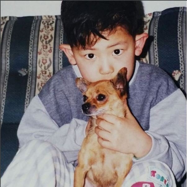 noloeynohappy's tweet photo. pas nonton chanyeol nangis pas dihipnotis tadi jadi keinget cerita chanyeol bareng anjingnya yg namanya jay😭

dr kecil sampe segede sekarang, bahkan di kehidupan sebelumnya pun dia sayang banget sama hewan (anjing)🥺 https://t.co/OLU5t4OoOH