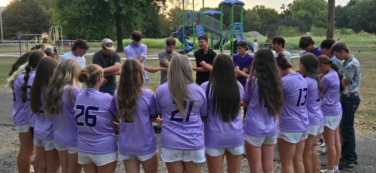 TessaCoffey2030's tweet photo. Playoff dinner! Can’t believe it’s already here. Ready to make a run. 💜💛 #oklahomahighschoolsoftball #playoffseason #fastpitch #freshmanyear #classof2030 https://t.co/uC4oWWqVms