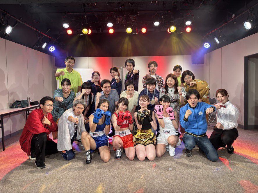 momo_hrada's tweet photo. LIVES PRODUCE
『Queen of the Ring』

全公演、無事終演いたしました✨

ご来場ありがとうございました！

ボクサーのお話でしたが、役者としても刺さる言葉がたくさんありました。

また後日呟きたいと思います！

警備員 広瀬役/原田桃
 #LIVES
 #QOTR https://t.co/iGsvF9Irdp
