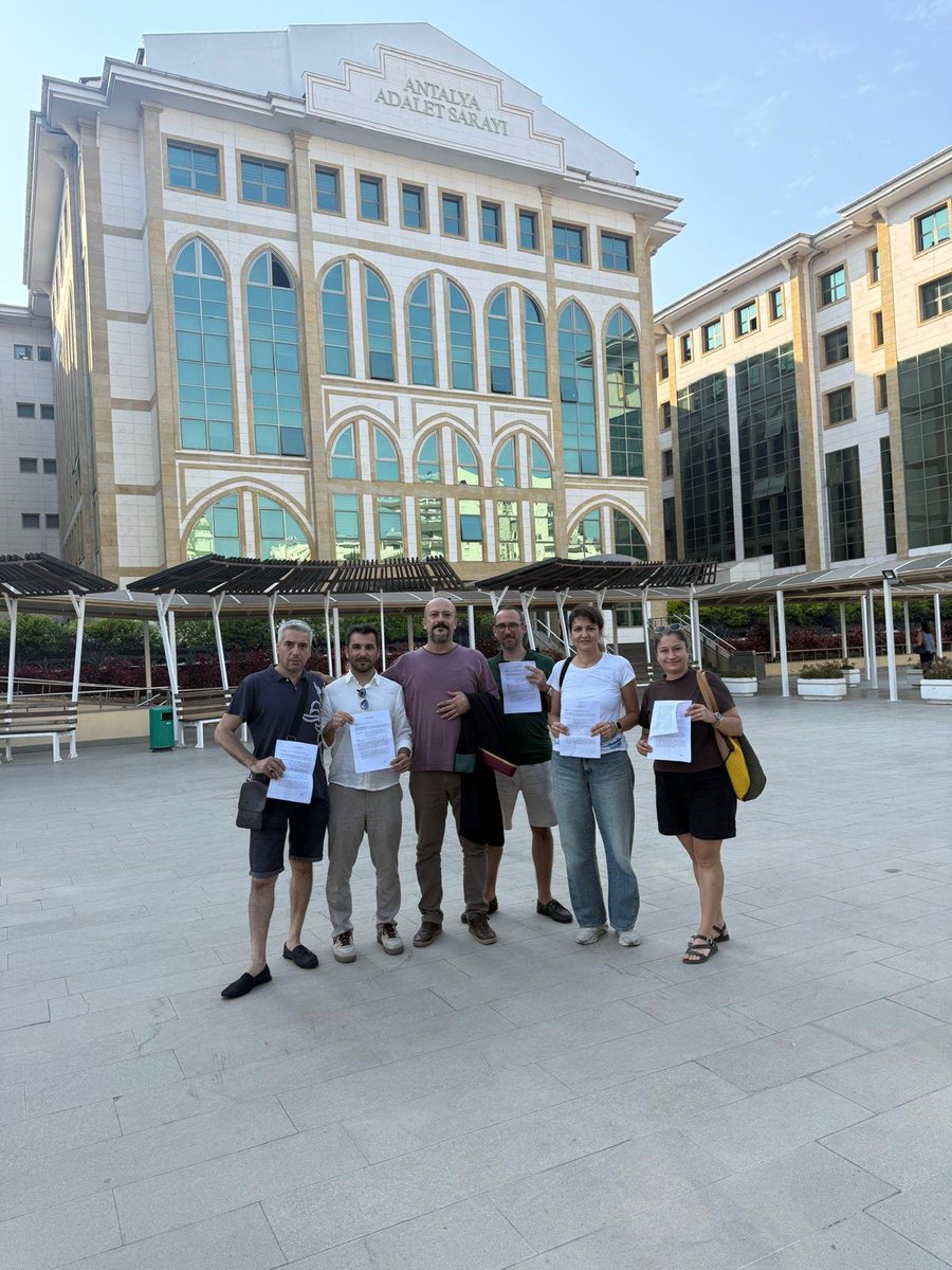 cvpantalya's tweet photo. Cumhuriyetçi Vatanseverler Partisi Antalya İl Teşkilatı olarak, kamuoyunda "Çerçeve Yasa" adıyla geçen metnin altına imza atan 358 milletvekiline karşı yargı yolundaki kararlı duruşumuzu ve bireysel suç duyurularımızı kararlılıkla devam ettirmekteyiz.

​Büyük Türk ulusunun özgürlüğüne, fikrine ve geleceğine çekilmek istenen tüm setleri yıkmak; Mustafa Kemal Atatürk'ün ilke ve devrimleri ışığında vatanın birliğini muhafaza etmek için herkesi ortak mücadeleye davet ediyoruz!

​Milli hakimiyetimizden, vatan toprağının dokunulmazlığından ve Cumhuriyet'in kurucu ilkelerinden en ufak bir ödün vermeyeceğiz.

​#hainsiztürkiye

​#NeMutluTürkümDiyene 🇹🇷