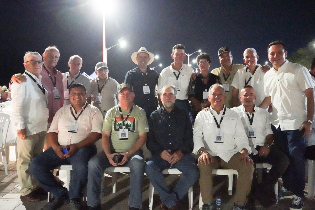 jflafaurie's tweet photo. #OrgullosamenteGanaderos 

¡Gracias a todos los asistentes al acto inaugural de ayer en el Malecón de #LaDorada (#Caldas) de la Gira Técnica Ganadera Nacional de #FEDEGÁN-FNG en el #Magdalena Medio!

En este hilo 🧵 les comparto algunas imágenes para el recuerdo...

@Fedegan 
#LlegamosATrabajar 
#ConstruyendoGanadería 
#OrgullosamenteGanaderos 
#GanaderíaSostenible 
#GiraGanaderaMagdalenaMedio 
#CambiaElChip