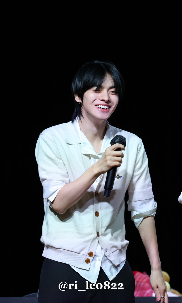 ri_le0822's tweet photo. So happy to see him smile so much today!🤍

#LEO #리오
#ALPHADRIVEONE
#musickorea 260921 https://t.co/jEQ1e0xWAB