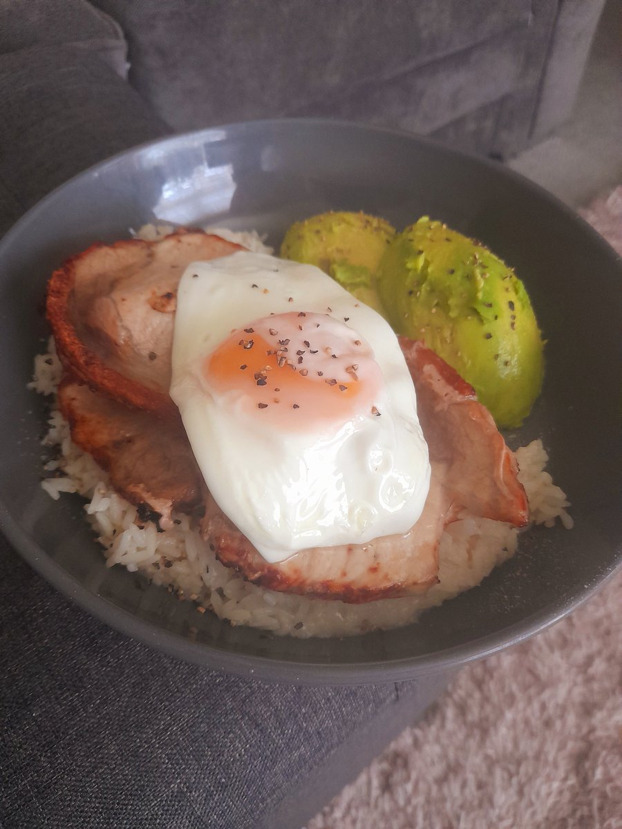 KJ1981ya's tweet photo. Dinner

Pork loins
Jasmine rice
Avocado
Egg https://t.co/xSJiZppcrb