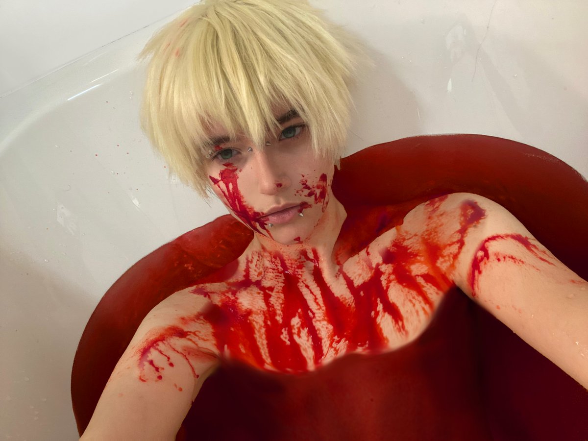 img0nnaexpl0de's tweet photo. Noiz cosplay👀 ITS FAKE BLOOD TWT LEAVE ME ALONE https://t.co/CFmCj00pxM